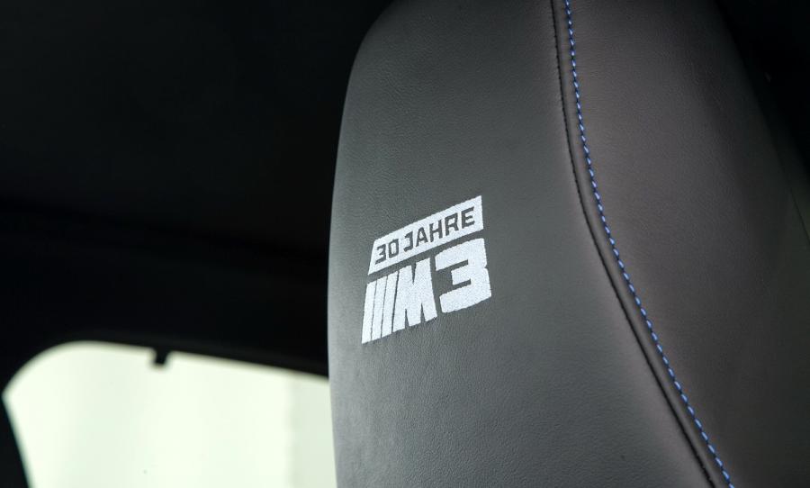 Логотип BMW M3 30 Years M3 2016 года  (UK) (фото 11 из 12)